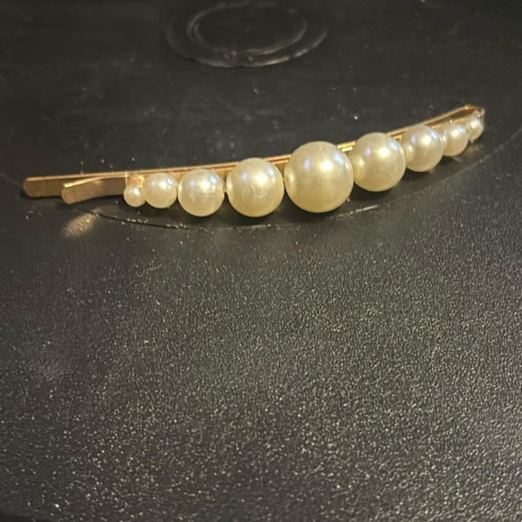 Faux pearl lined Bobby pin - Picture 1 of 3